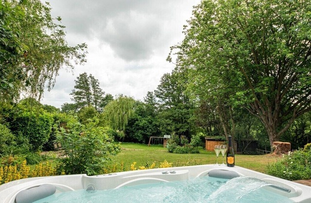 4 bed with Hot tub, games room.