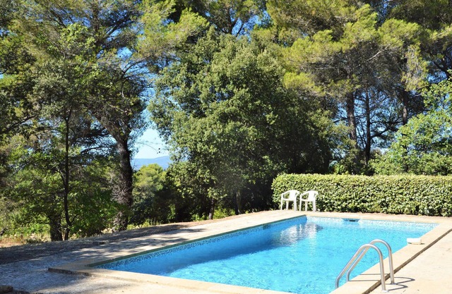 4 bedroom accommodation in La Tour D'Aigues