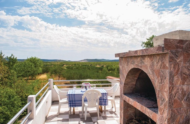 4 bedroom accommodation in Cista Velika