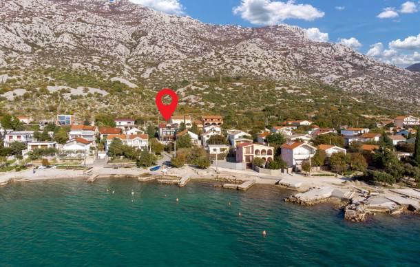 4 bedroom accommodation in Cesarica