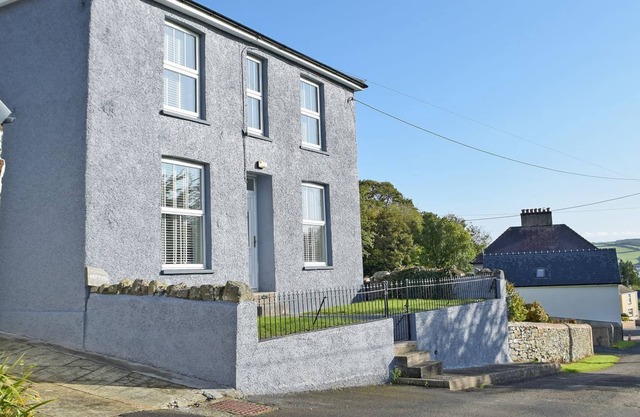 4 bedroom accommodation in Llansteffan, near Carmarthen