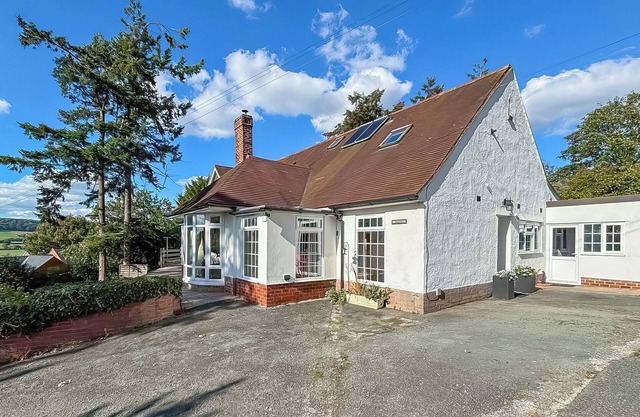 4 bedroom accommodation in Welshpool