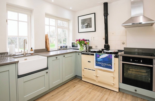 4 bedroom accommodation in Christow