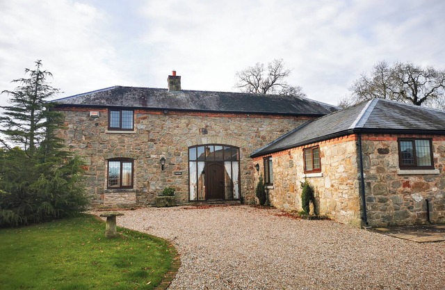 4 bedroom accommodation in Weston Rhyn, near Oswestry