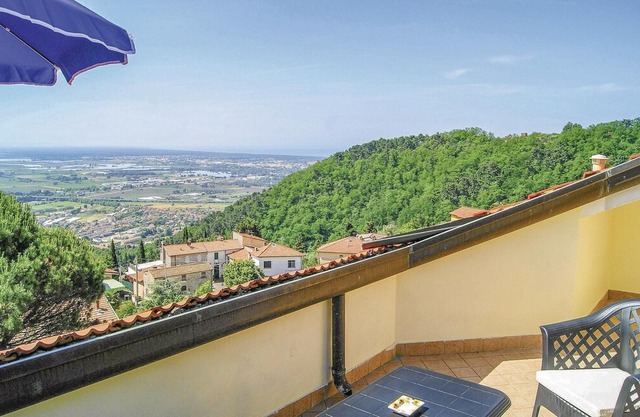 4 bedroom accommodation in Massarosa