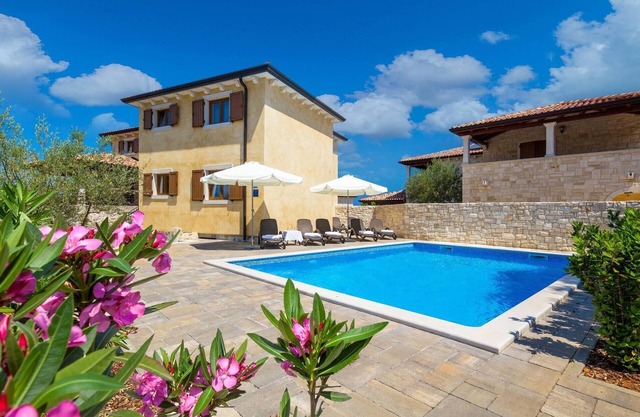 4 bedroom beautiful home in Turcic