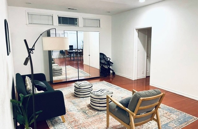 4-bedroom Charming house in Sherman with Fireplace