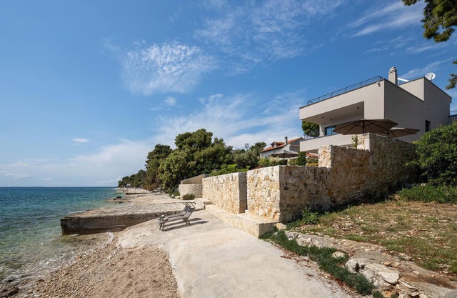 4 bedroom cozy home in Petrcane