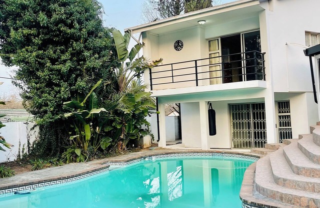 4-bedroom house in fabulous Johannesburg South with free WiFi, fitness room