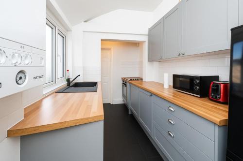 4 Bedroom House For Corporate Stays in Kettering