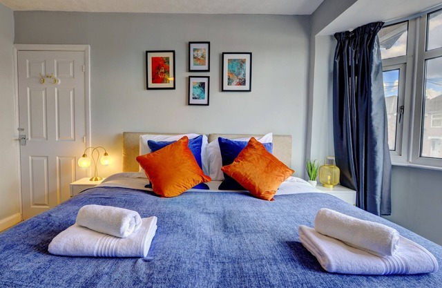 4 BedRoom House | w/FREE Wi-fi | Parking