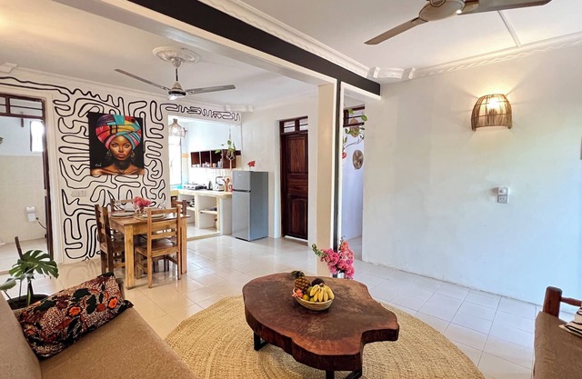 4-bedroom house in Jambiani Viallage with AC - Steps to the Beach