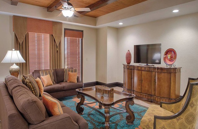 4 Bedroom Presidential Condo, Sleeps 12, on Disney Property, Bonnet Creek Resort