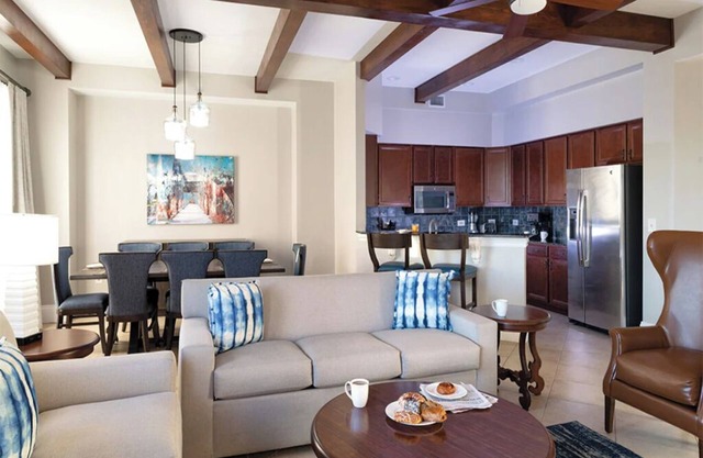 4 Bedroom Presidential Condo, on Riverwalk, San Antonio, La Cascada. Sleeps 10!