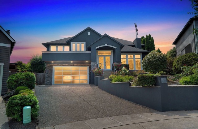 4 Bedroom Serene Escape for the Family with Dedicated Office and Loft Office