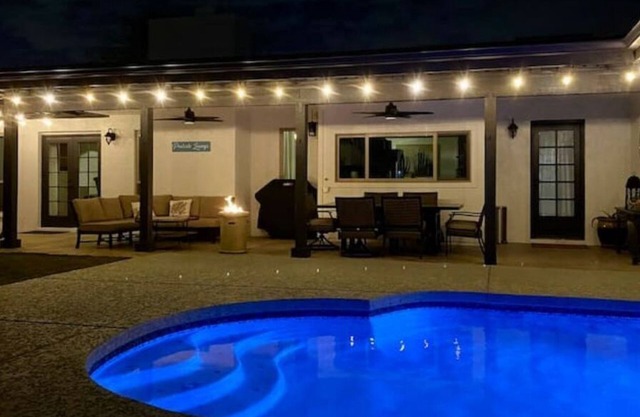 4 Bedroom Spacious Retreat with Heated Pool