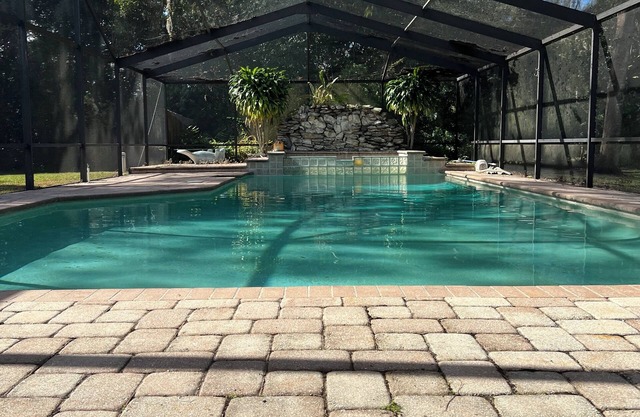 4 Bedrooms, 3 Bath, sleeps 8, Pool, Access to Lake, Kayaks, & Fishing