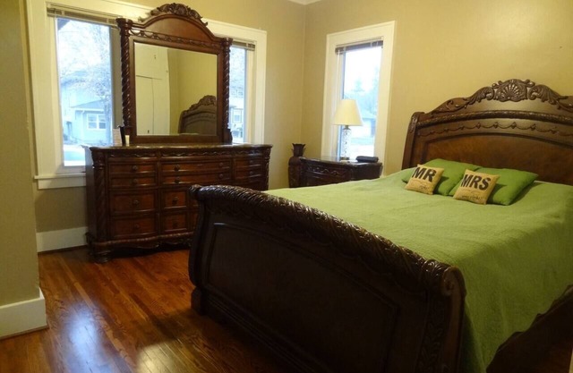 4 blks St Marys Main fl beds/bath CoveredByFaith