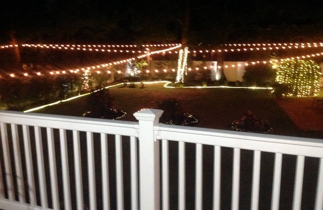 4 BR. 2 BTH, HOT TUB, MINS TO JONES BEACH, MINS TO RIVIERA WALK TO TRAIN TO NYC