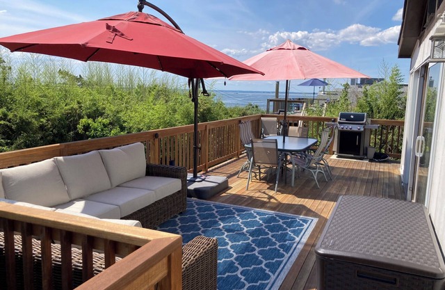 4 BR with bay views in Corneille Estates. Right next to Ocean Beach and quiet!