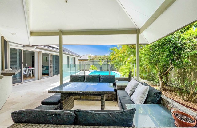 4 BRM Family Home with Pool Bokarina