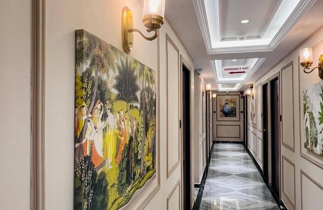 4 Ever Hotel - Surat