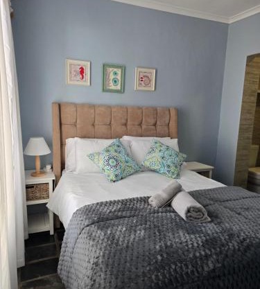 4 Linde Cres Apartment