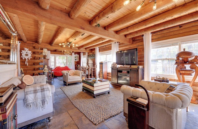 < 4 Mi to Boat Ramp & Mickler Beach: Unique Cabin