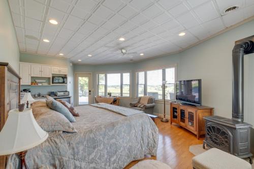 4 Mi to German Village Studio with Hot Tub!