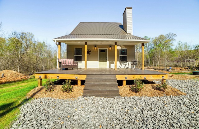 4 Mi to Lake Barkley: Pet-Friendly Home w/Hot Tub