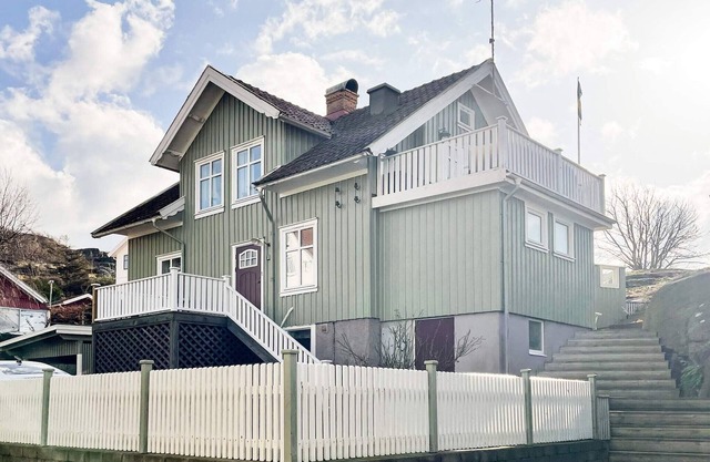 4 person holiday home in SKÄRHAMN
