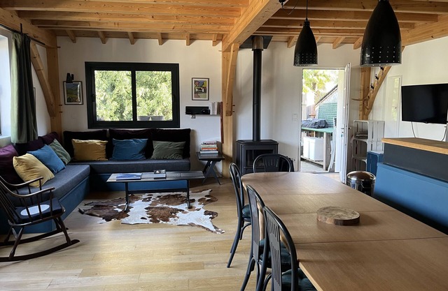 4-star gite, sleeps 6 in the Ossau valley. Wooded park with Nordic bath!