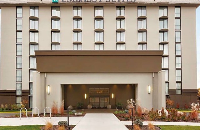 4-Star Hotel ∙ Embassy Suites by Hilton Bloomington/Minneapolis