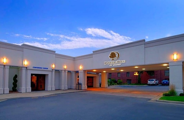 4-Star Hotel ∙ DoubleTree by Hilton Hotel Grand Rapids Airport