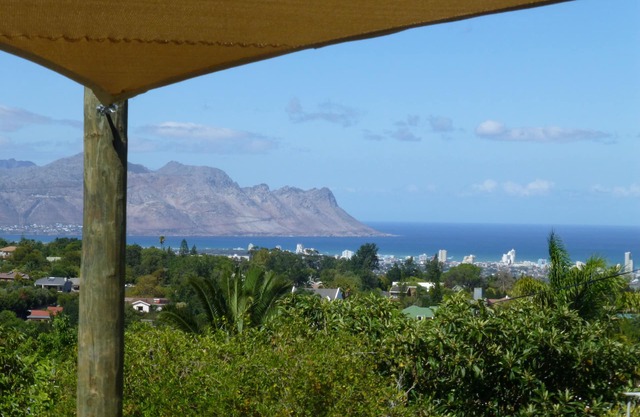 4 star Waveren vacation apartment 1 with a dream view; let your soul dangle.