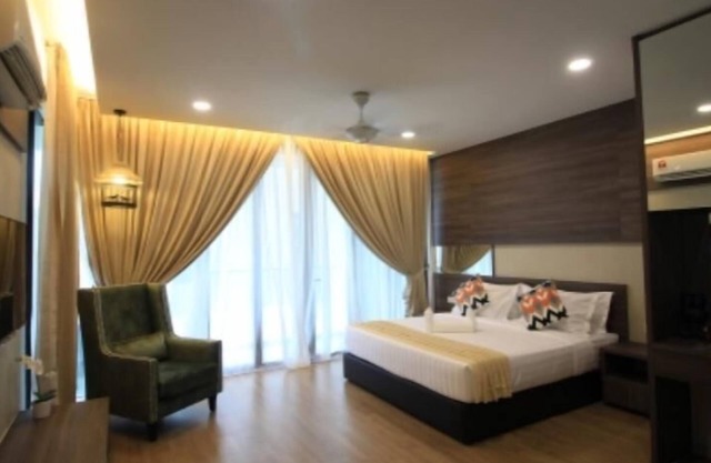 #4 Tropical Evilla Executive Suite