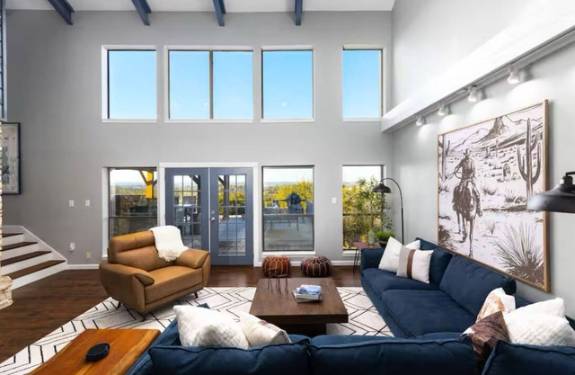 4000+ sf 5/5.5 Villa - 11 beds - POOL, HOT TUB, SPA, FIRE PIT- Huge GAME ROOM!