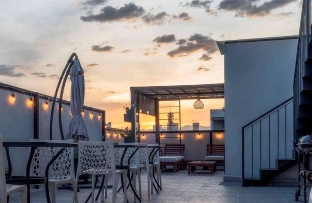 401 Location 3Bdrm 2bath apt with AC Rooftop