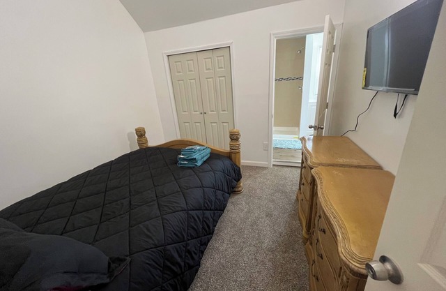 420 friendly Spacious 3-bedroom house in cool Detroit with WiFi and AC