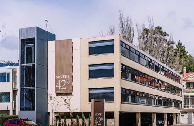 429 Apartments & Suites