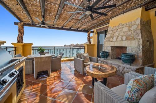 4BD 2-level Penthouse 5-Star Beachfront Paradise.