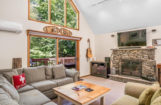 4BR/3BA ★ hot tub, sauna, billiards, A/C, & grill!