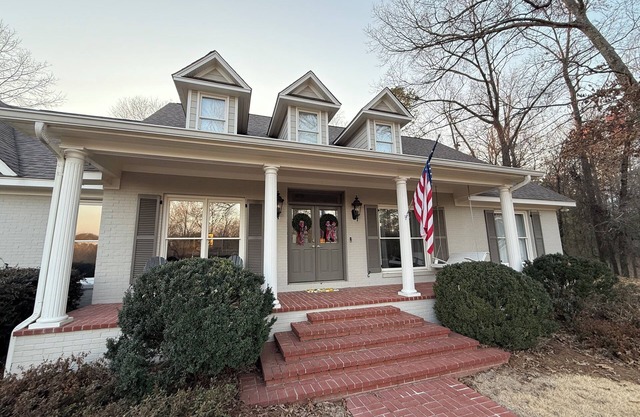 4BR/4Bath right off the Square w/2 King Beds!