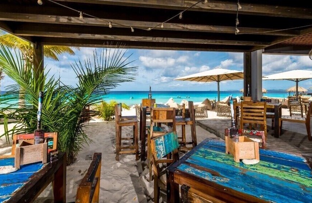 4BR Bonaire Villa steps to ocean