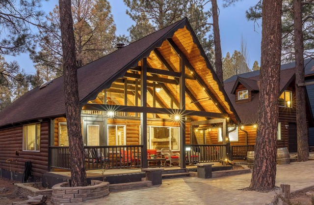 4BR Cabin w/Hot Tub & Pine Views | Munds Park