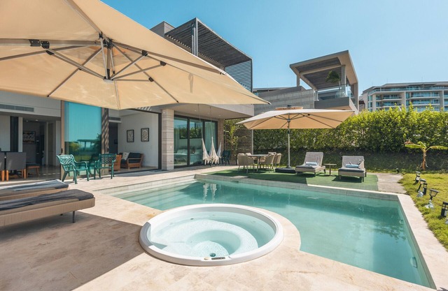 4BR Caribbean Deluxe Villa 3C