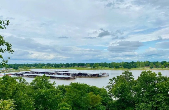 4BR Lakefront Home w/ a view! -Sleeps 9