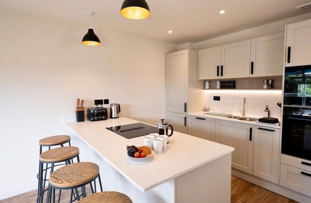 4BR Modern Home Near New Forest