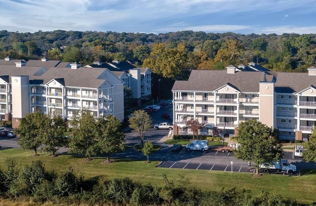 4br PR Stunning Condo on the Rive in Heart of Music City!
