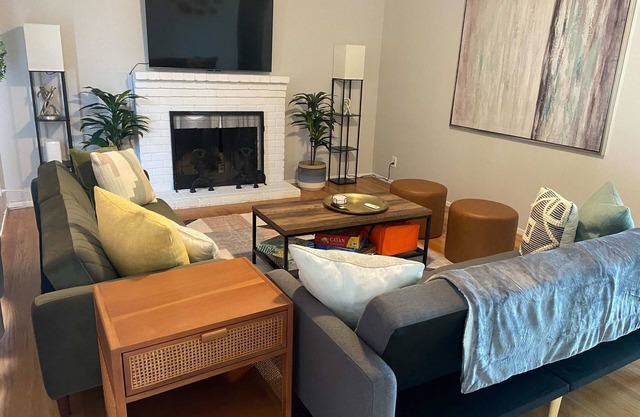 4BR Wine Country Modern Home: Ping Pong & Cornhole